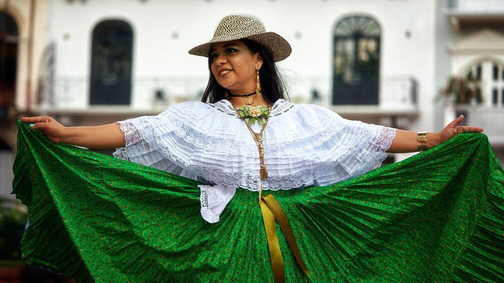 Chola Paceña: Between History & Living Identity