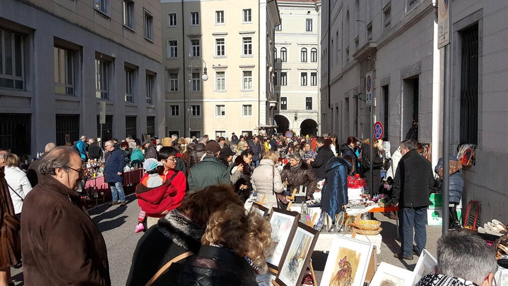Antiques & Flea Market