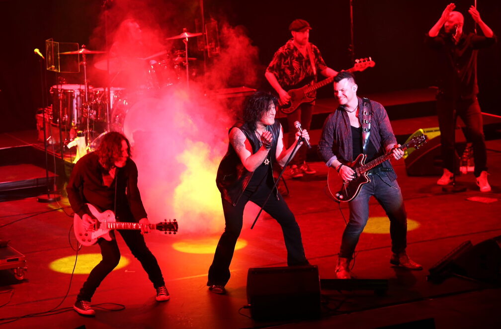 The Show Must Go On: Queen Golden Years 1975-1976