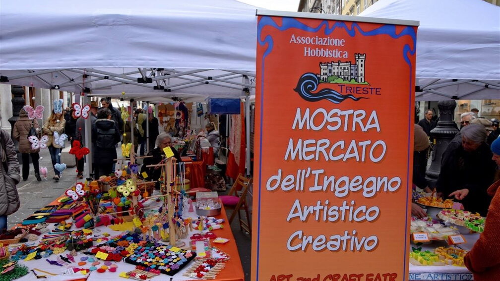 Traditional Handicrafts Market