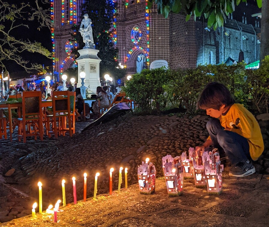 Noche de las Velitas (Night of the Little Candles)