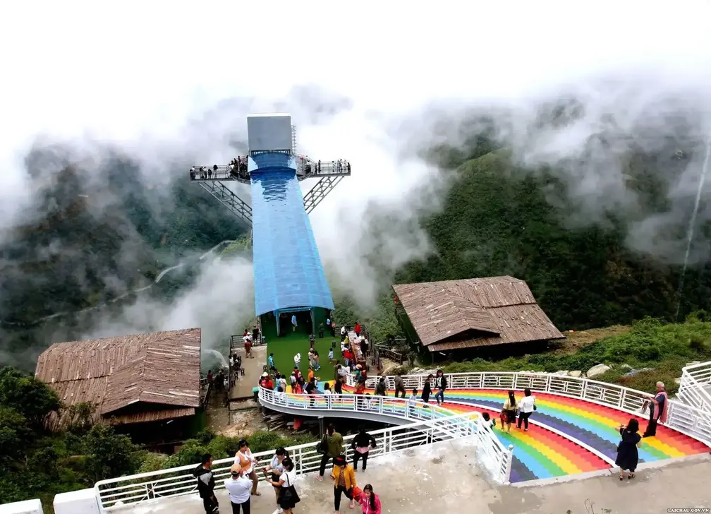 Private Tour: Glass Bridge, Cat Cat, Moana & Best View