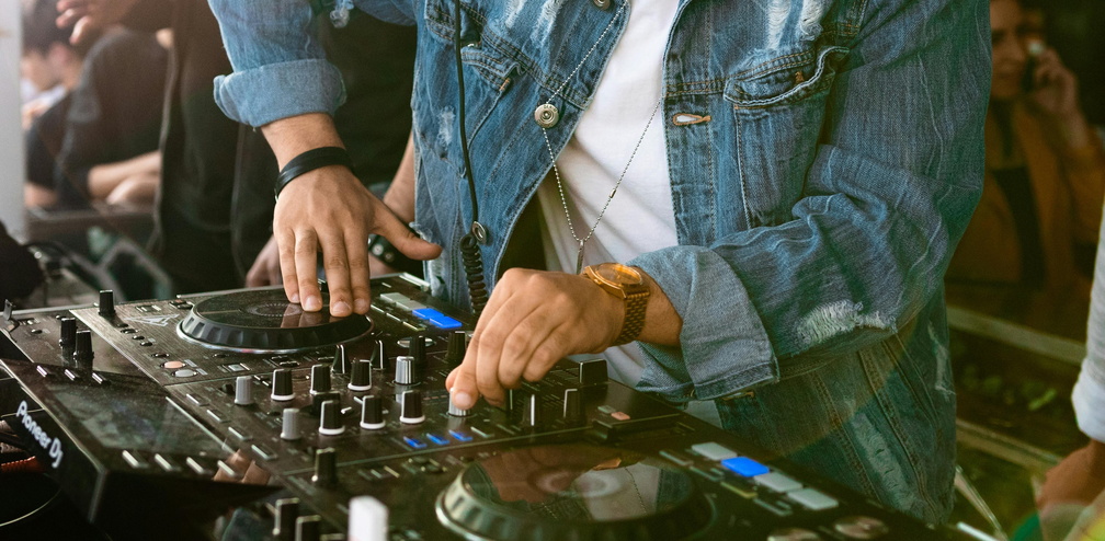 Live DJ Set