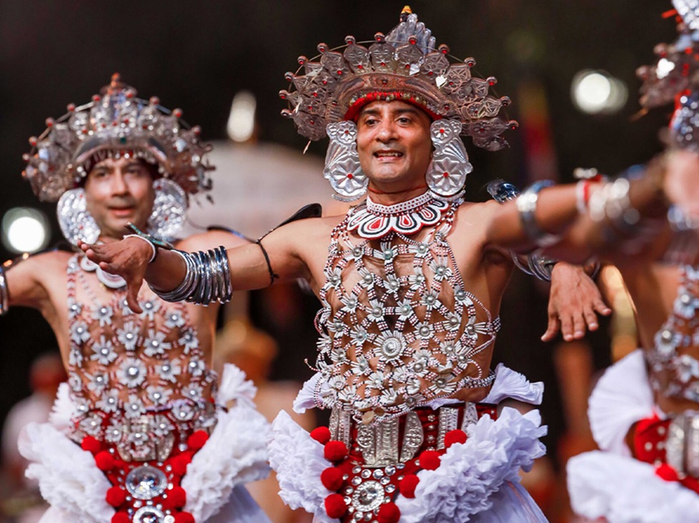 Duruthu Perahera