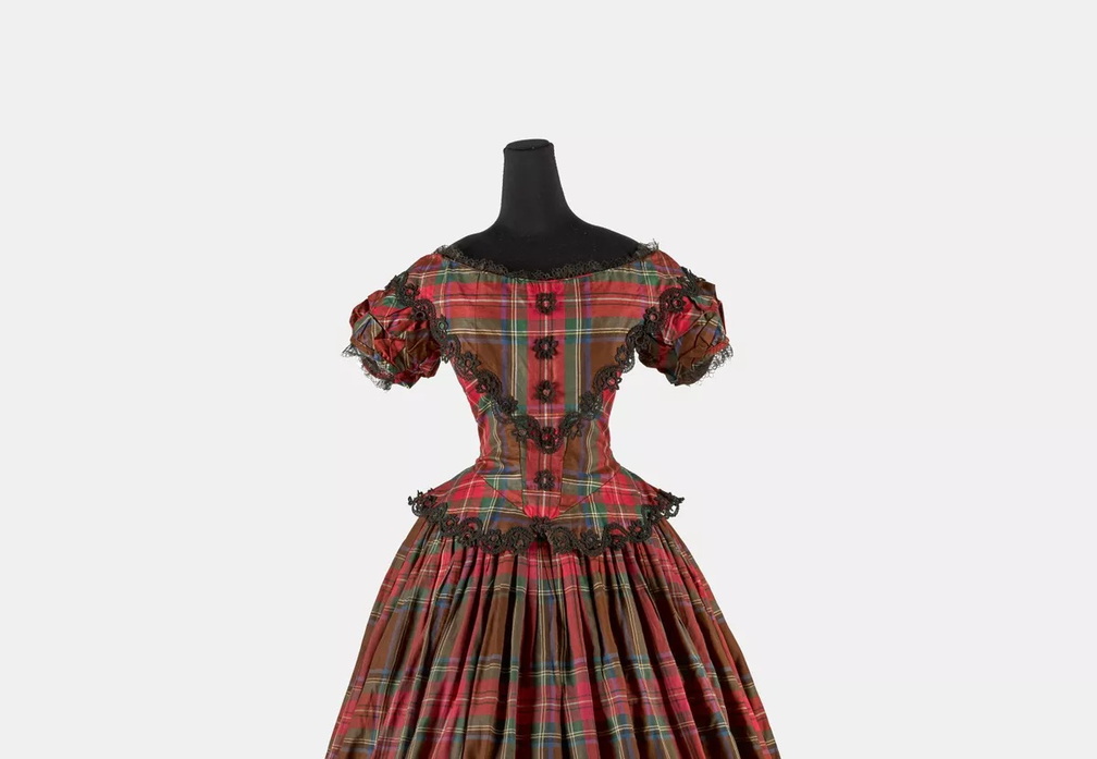 Dressed Up: Fashion & Photography 1850–1920