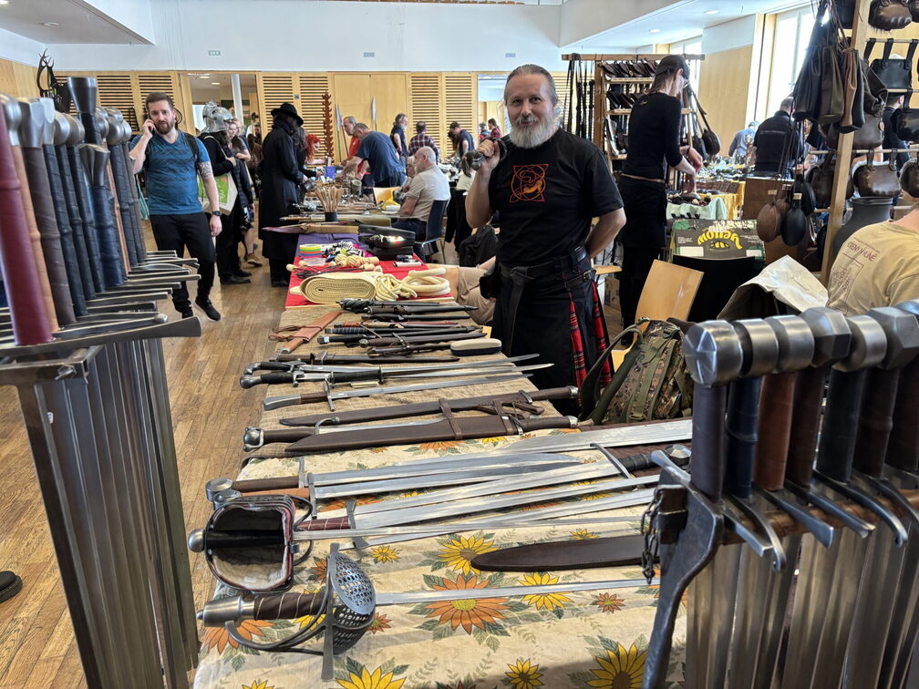 History Expo: Fencing Market