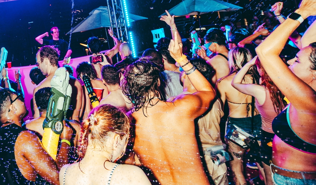 Techno Pool Party