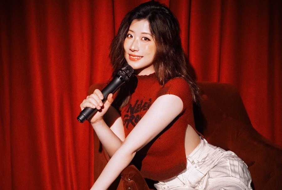 Norah's English Stand-up Comedy Show