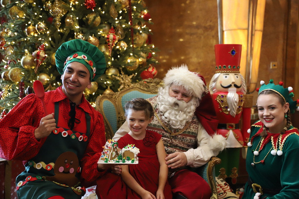Holly Days Aboard The Queen Mary