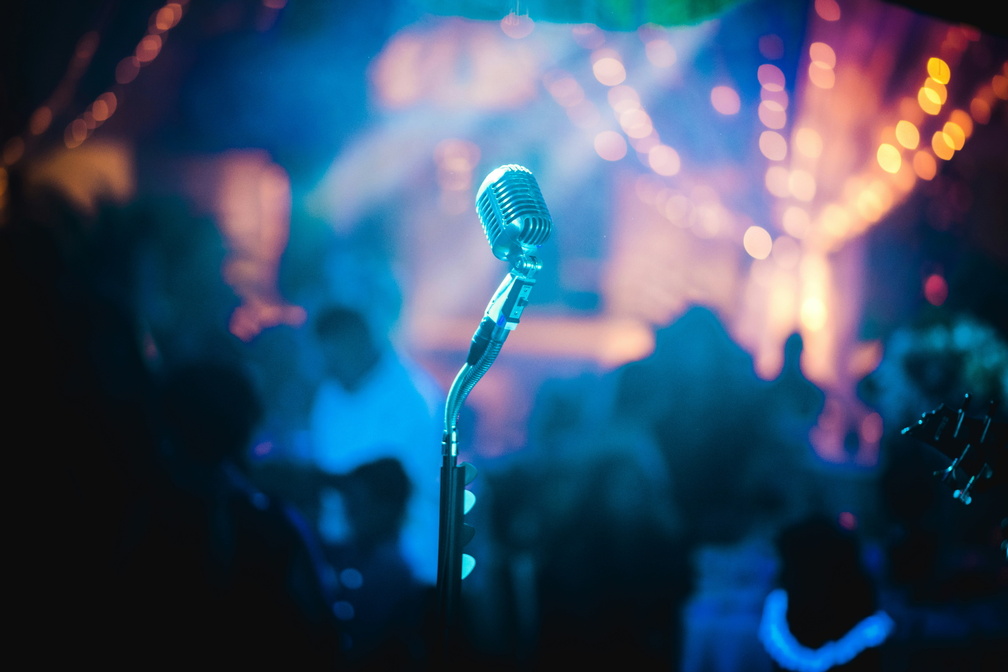 Karaoke Thursday: Women vs. Men